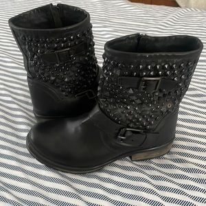 Steve Madden 8.5 Marcoo studded boots leather upper leather lining